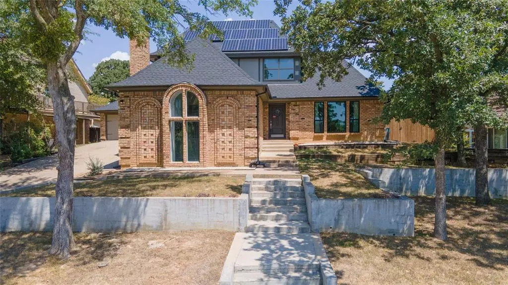 Bedford, TX 76021,817 Shady Lake Drive