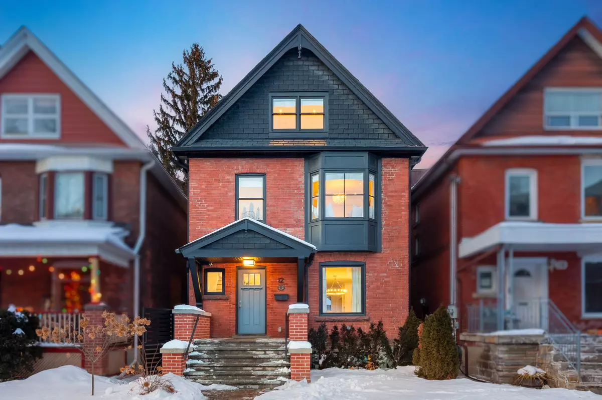 Toronto W01, ON M6R 1Y3,12 Hewitt AVE