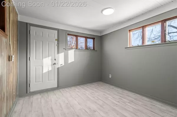 Dearborn Heights, MI 48127,5903 N Silvery LN