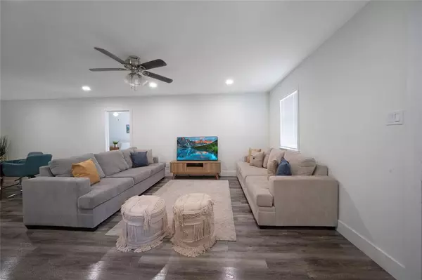 Dallas, TX 75211,2842 Burlington Boulevard