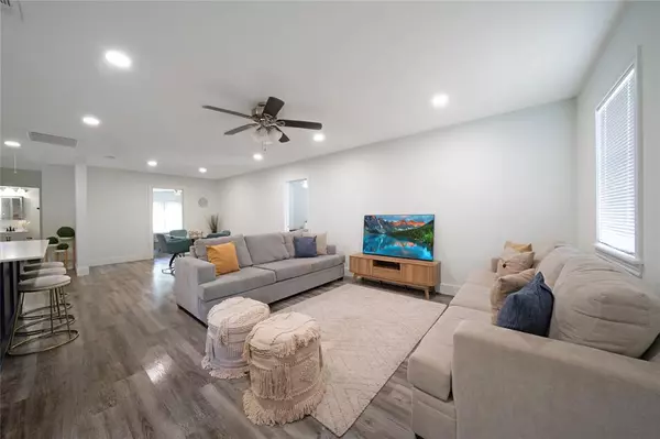 Dallas, TX 75211,2842 Burlington Boulevard