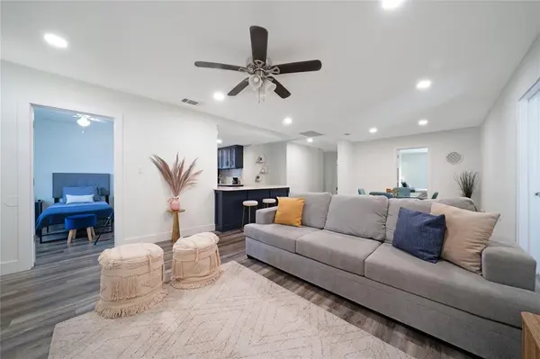 Dallas, TX 75211,2842 Burlington Boulevard