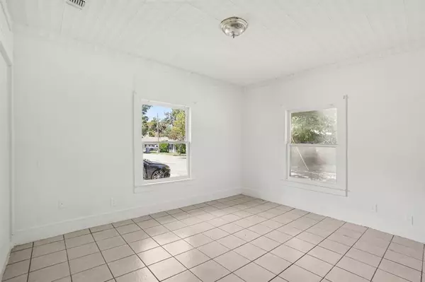 Cleburne, TX 76033,302 S Wood Street #1