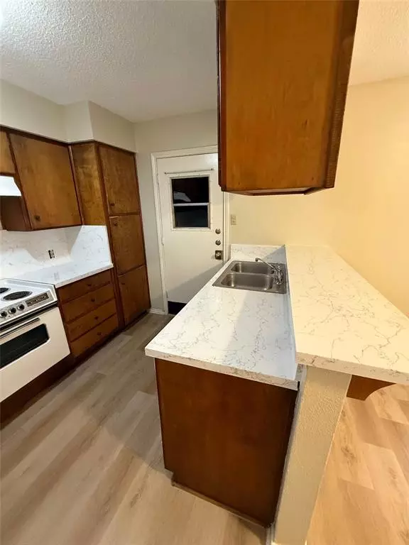 Cleburne, TX 76033,1118 N Nolan River Road #A