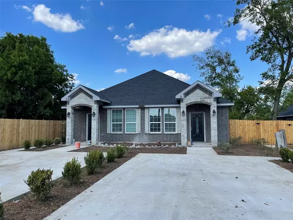 216 Cleveland Street #B, Cleburne, TX 76031