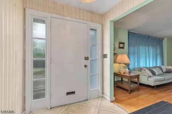 Millburn Twp., NJ 07041,15 Evergreen Ter