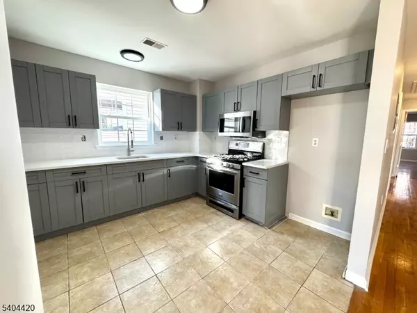 Newark City, NJ 07106,307 Smith St #2