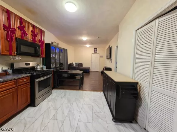 Newark City, NJ 07108,16 Seymour Ave