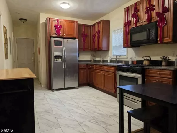 Newark City, NJ 07108,16 Seymour Ave