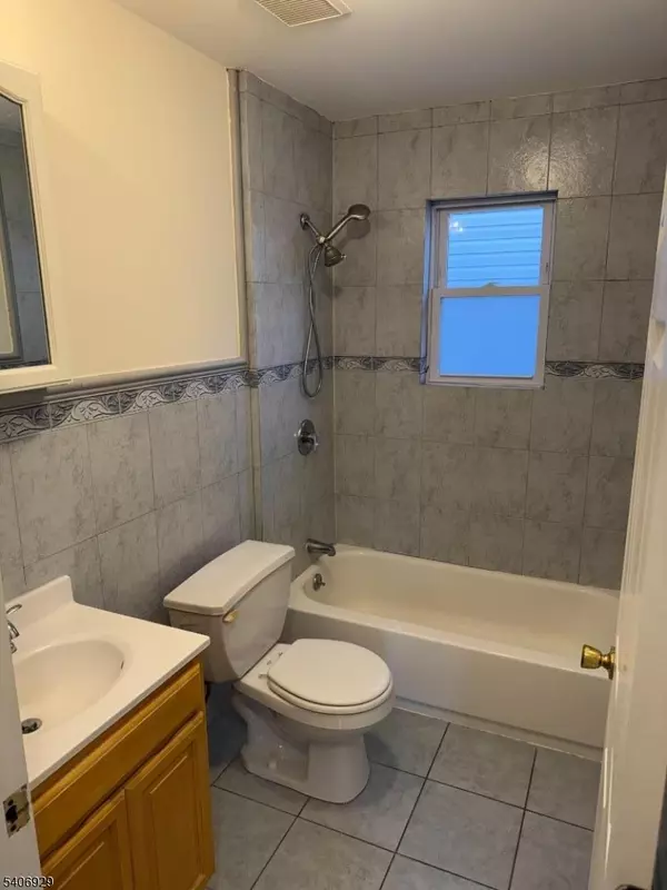 Passaic City, NJ 07055,71 Hammond Ave