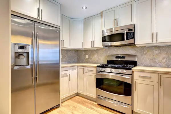 Canmore, AB T1W 1Z7,901 8th AVE #203