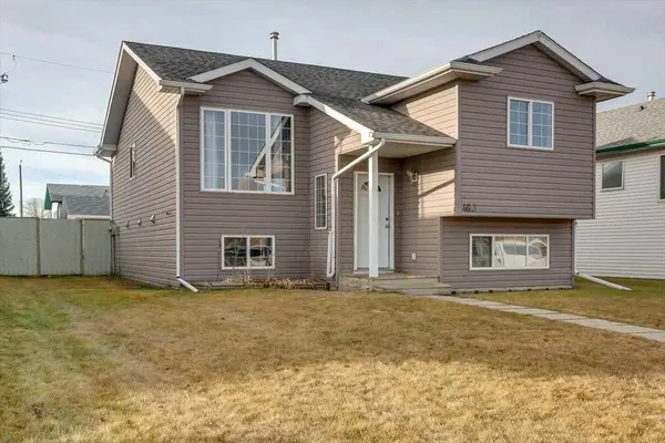 4613 55 AVE,  Bentley,  AB T0C 0E2