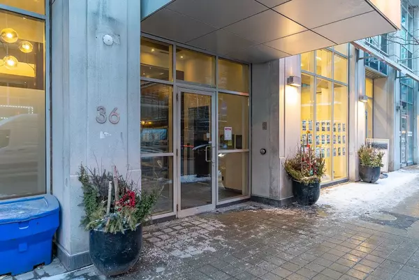 Toronto C01, ON M5V 0L7,36 Blue Jays WAY #521