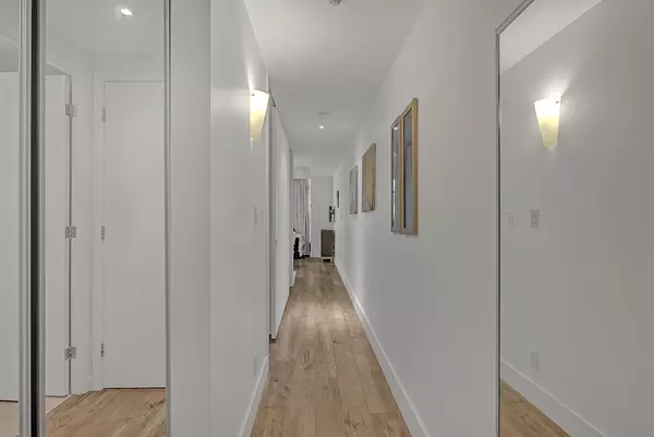 Toronto C01, ON M5V 0L7,36 Blue Jays WAY #521