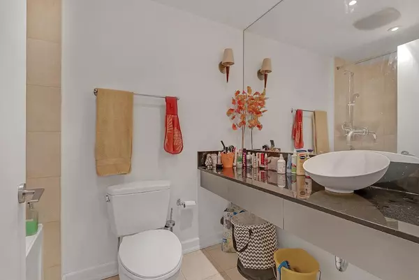 Toronto C01, ON M5V 0L7,36 Blue Jays WAY #521