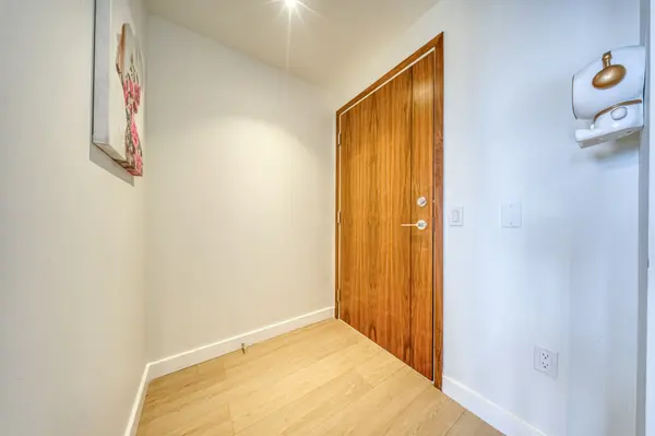 Toronto C15, ON M2K 0H1,95 McMahon DR #3907