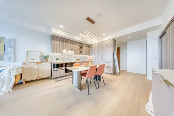 Toronto C15, ON M2K 0H1,95 McMahon DR #3907