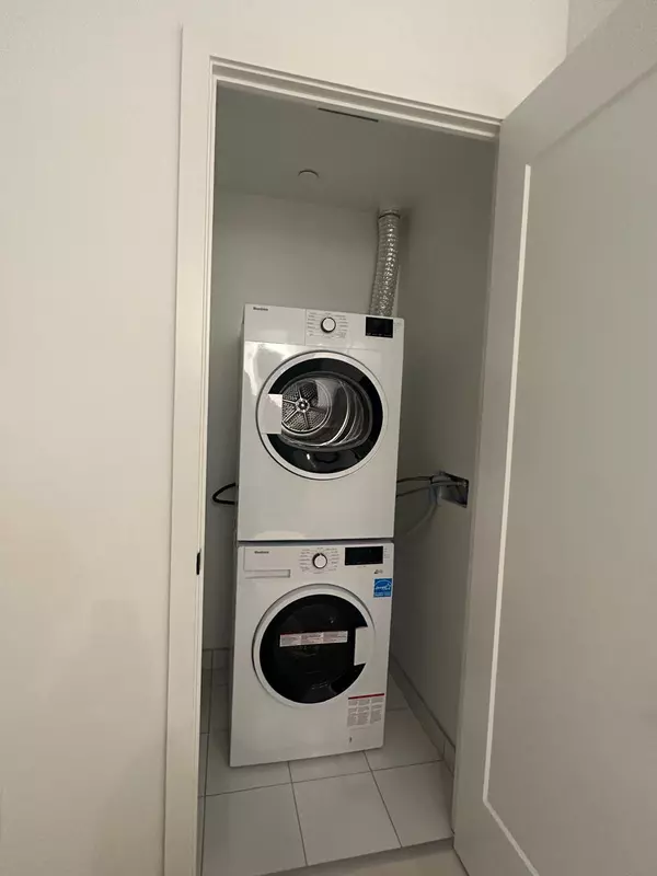 Toronto C08, ON M5A 0W7,5 Defries ST #526