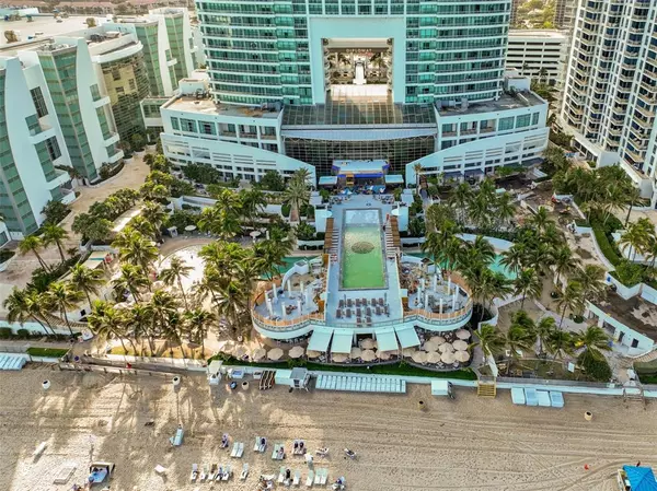 Hollywood, FL 33019,3535 S Ocean Dr #402