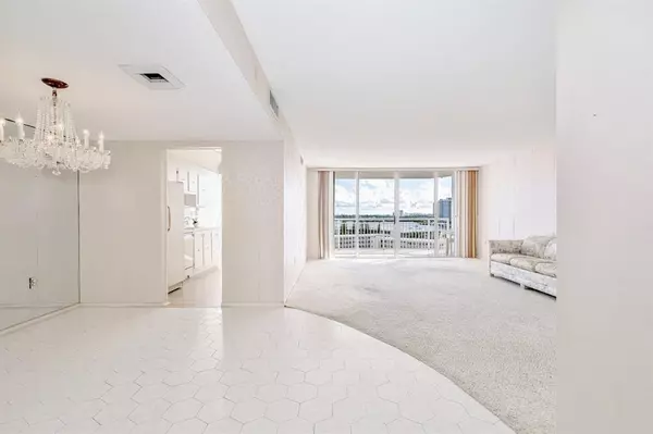 Aventura, FL 33160,18031 Biscayne Blvd #1104