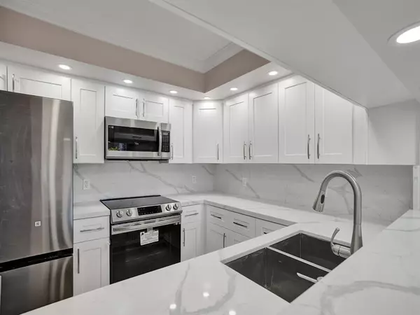 701 SW 142nd Ave #311, Pembroke Pines, FL 33027