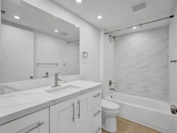 Pembroke Pines, FL 33027,701 SW 142nd Ave #311