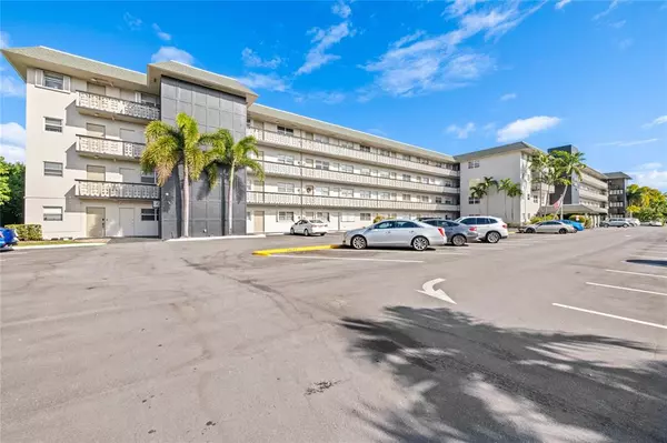 941 Crystal Lake Dr #403, Deerfield Beach, FL 33064