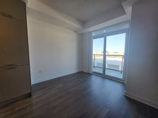 Vaughan, ON L4K 5C3,38 Honeycrisp CRES #601