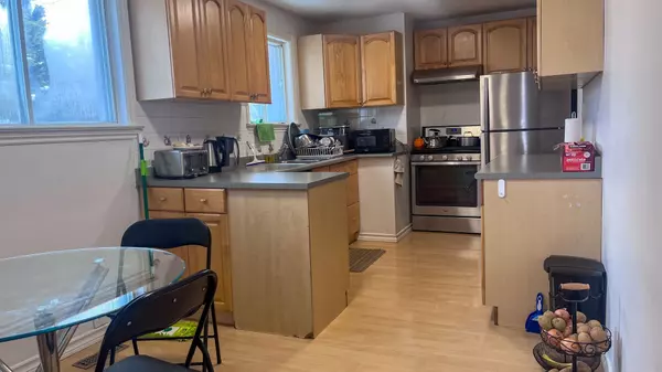 Newmarket, ON L3Y 3A8,758 Botany Hill CRES