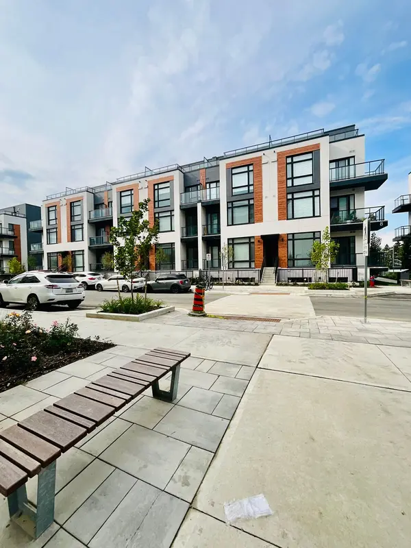 8 Steckley House LN #212, Richmond Hill, ON L4S 0N1