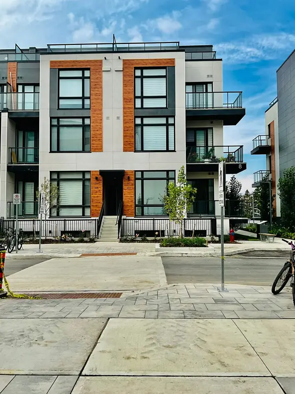 8 Steckley House LN #212, Richmond Hill, ON L4S 0N1