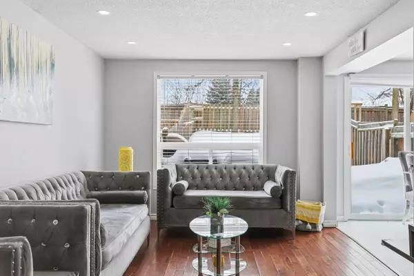 Barrie, ON L4M 7B2,360 Dunsmore LN