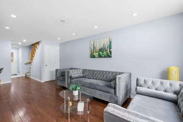 Barrie, ON L4M 7B2,360 Dunsmore LN