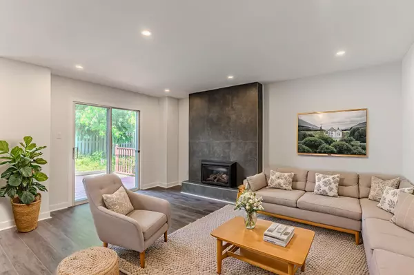 Barrie, ON L4N 6G8,21 Autumn LN