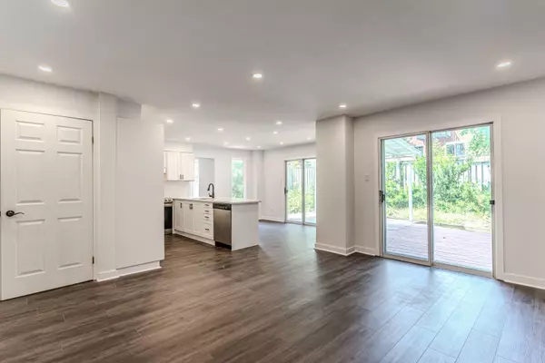 Barrie, ON L4N 6G8,21 Autumn LN