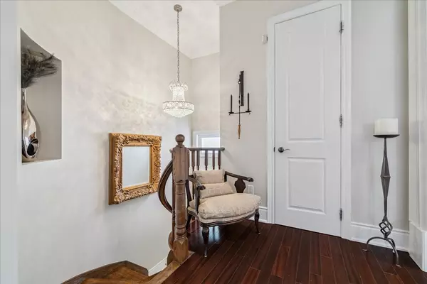 Oakville, ON L6L 3C1,120 Bronte RD #3