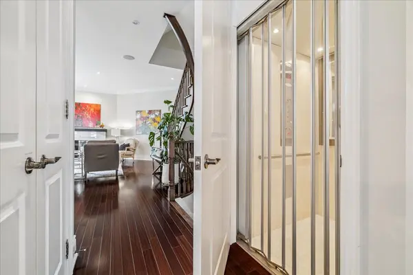 Oakville, ON L6L 3C1,120 Bronte RD #3