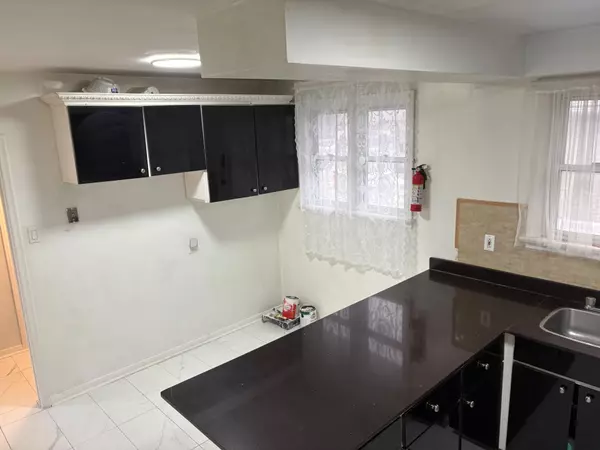 Brampton, ON L6T 1M1,33 Ashwood CRES