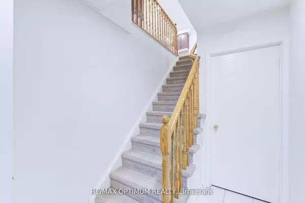 Mississauga, ON L5M 6C1,2945 Thomas ST #93