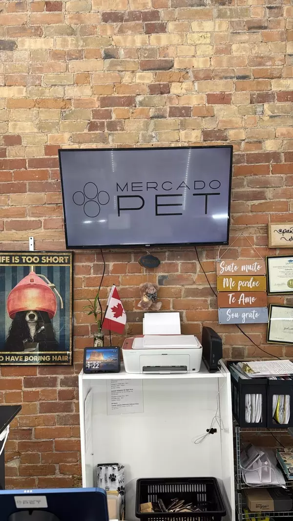 Toronto W02, ON M6P 1Y1,2741 Dundas ST W