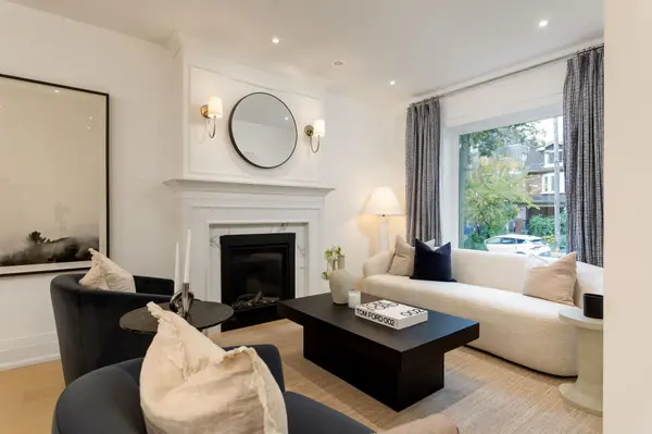 Toronto W01, ON M6R 1Y3,12 Hewitt AVE