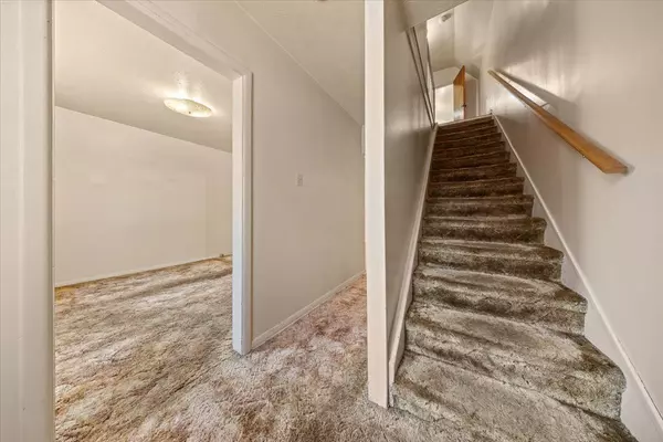 West Centre Town, ON K1Y 1L7,198 Hinchey AVE