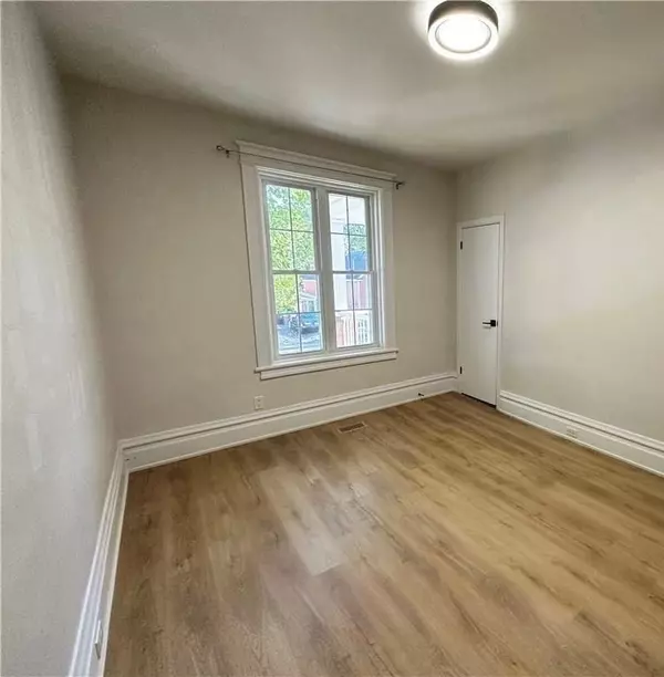 New Edinburgh - Lindenlea, ON K1M 1X6,162 IVY CRES #3