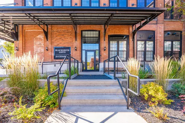 Cambridge, ON N1S 0B2,24 Cedar ST #101