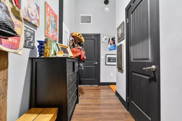 Cambridge, ON N1S 0B2,24 Cedar ST #101