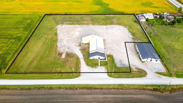 4216 Waterworks RD, Petrolia, ON N0N 1R0