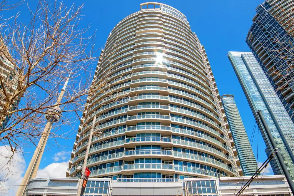 Toronto C01, ON M5J 2Y6,218 Queens Quay W #1208