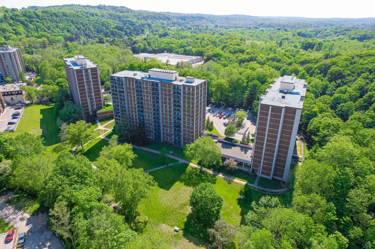 Hamilton, ON L8S 1J5,1964 Main ST W #605