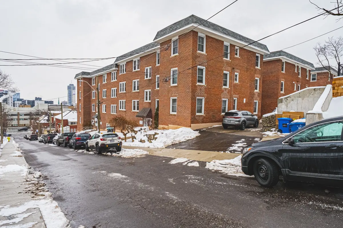 Hamilton, ON L8N 2G8,25 Mountwood AVE #10