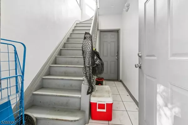 Newark City, NJ 07106,99 Alexander St